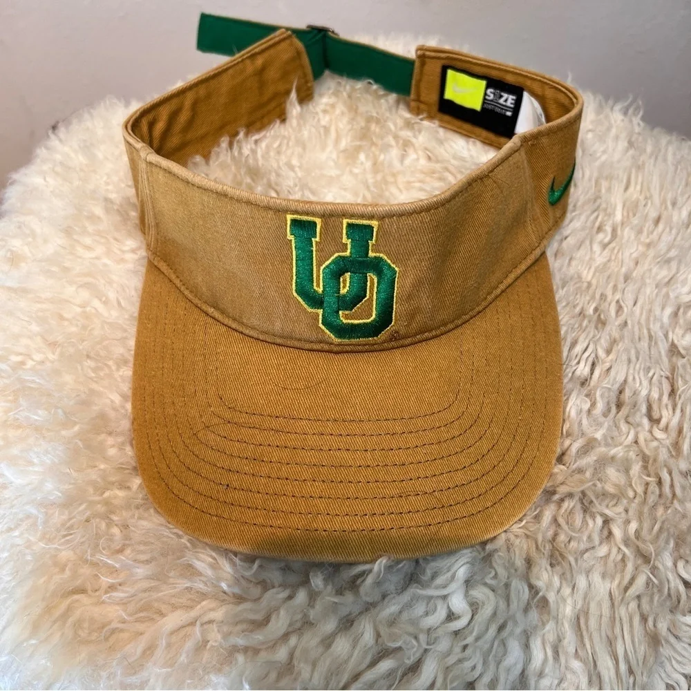 UNIVERSITY OF OREGON NIKE VISOR. NWOT-Never Worn. Adj Slide Buckle.